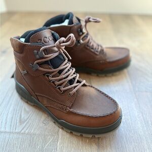 New ECCO Track 25 boots size 40 (woman’s size 9-9.5, men’s size 6-6.6)
